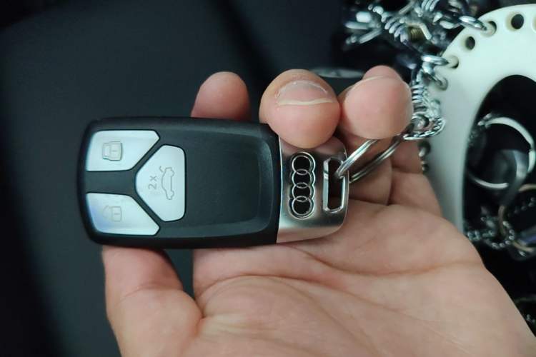Used Audi Q5L 2024 40 TFSI Luxury Dynamic Edition Vehicle Key
