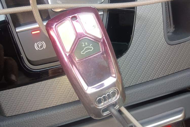 Used Audi Q5L 2024 45 TFSI Luxury Dynamic Model Vehicle Key