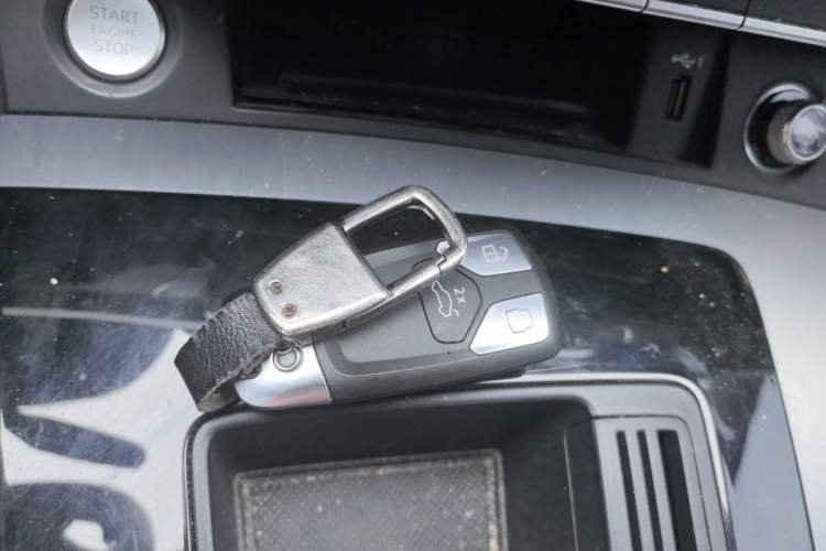 Used Audi Q5L 2024 40 TFSI Fashion Dynamic Model Vehicle Key
