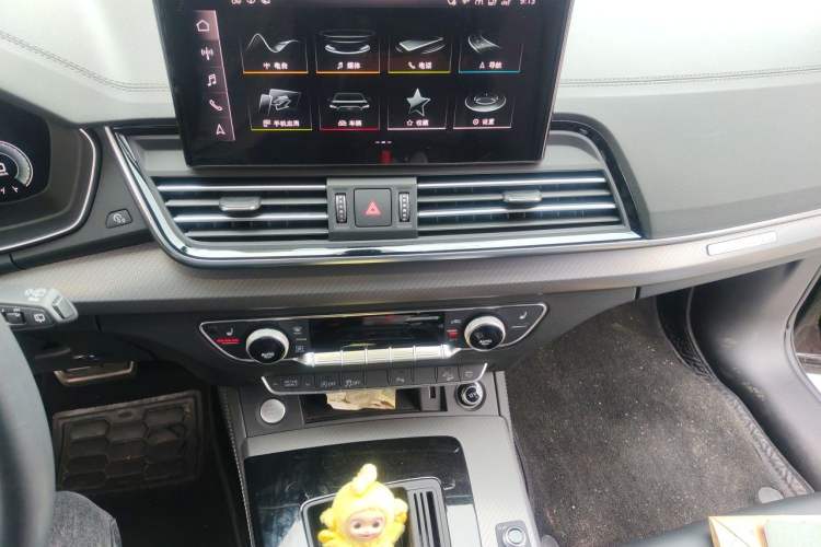 Used Audi Q5L 2024 40 TFSI Luxury Dynamic Edition Audio And AC Panel