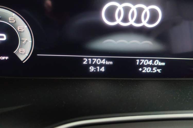 Used Audi Q5L 2024 40 TFSI Luxury Dynamic Edition Odometer Close Up