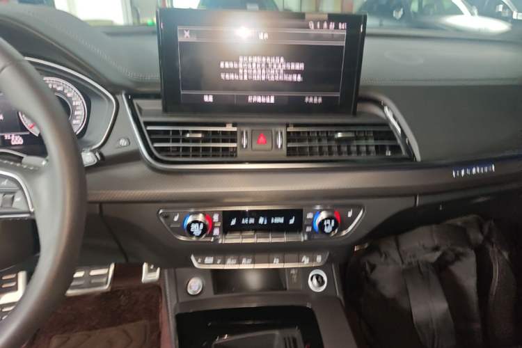 Used Audi Q5L 2024 40 TFSI Luxury Dynamic Edition Audio And AC Panel
