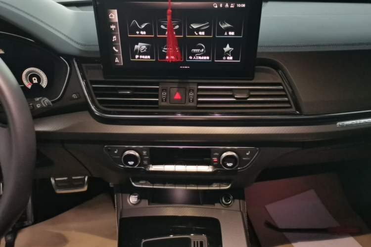 Used Audi Q5L 2024 40 TFSI Luxury Dynamic Edition Audio And AC Panel