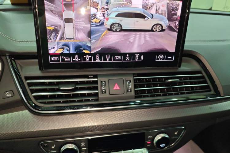 Used Audi Q5L 2024 40 TFSI Luxury Dynamic Edition Audio And AC Panel