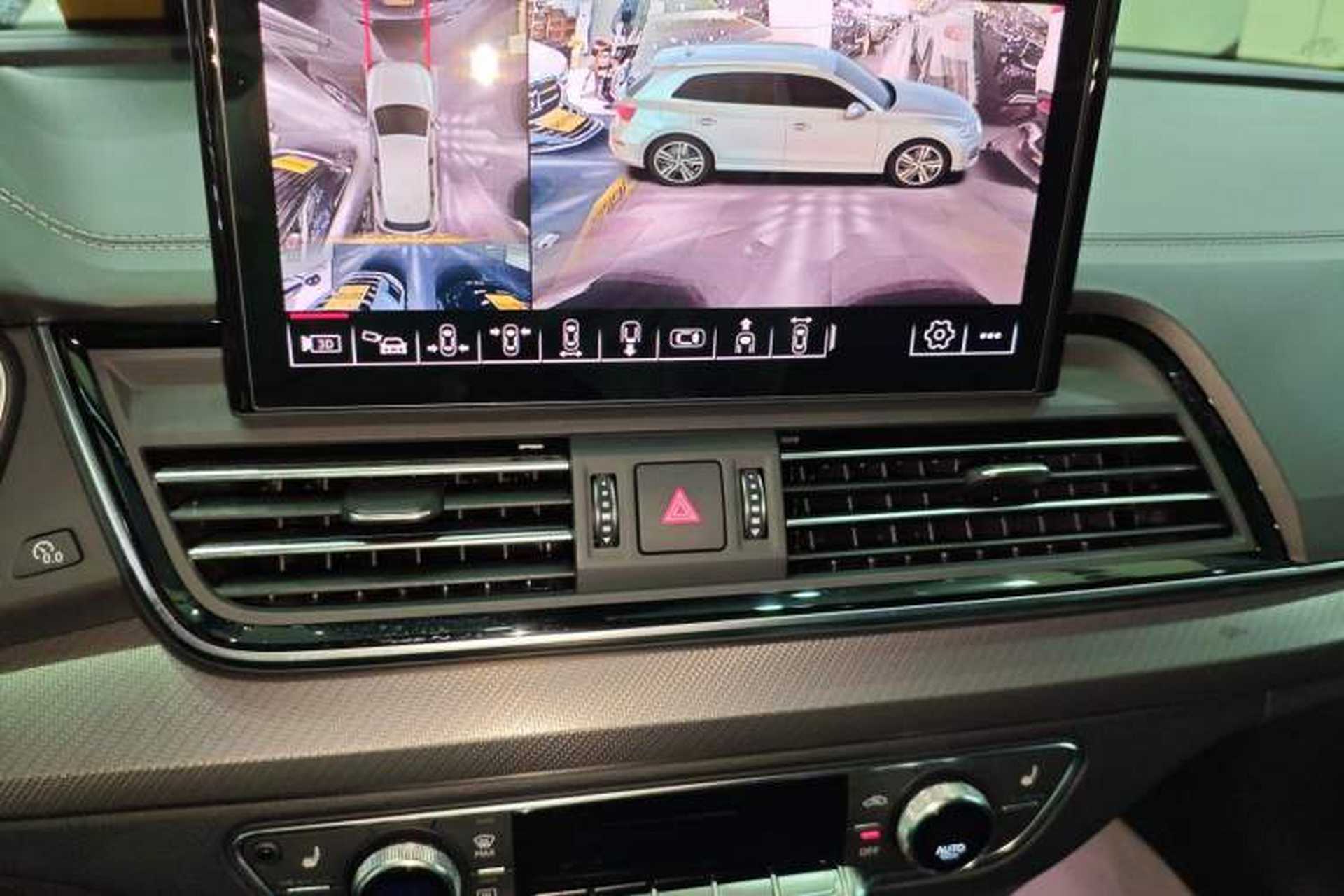 Used Audi Q5L 2024 40 TFSI Luxury Dynamic Edition Audio And AC Panel