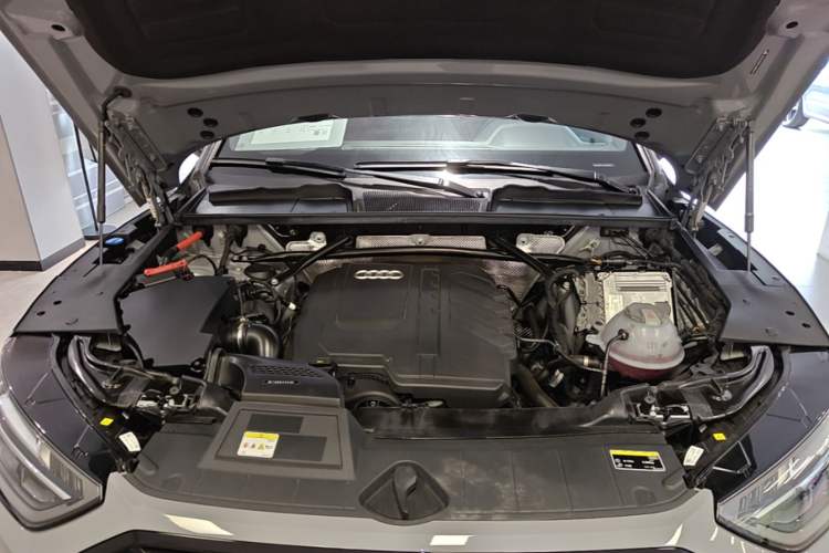 Used Audi Q5L 2024 40 TFSI Luxury Dynamic Edition Engine Bay