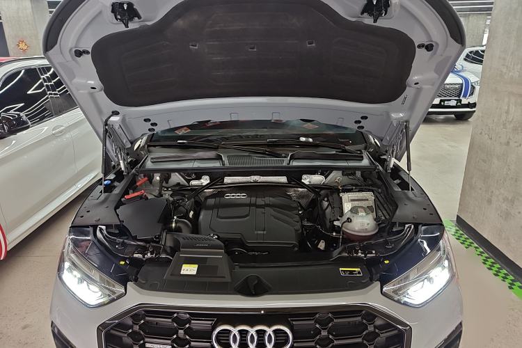 Used Audi Q5L 2024 40 TFSI Luxury Dynamic Edition Engine Bay