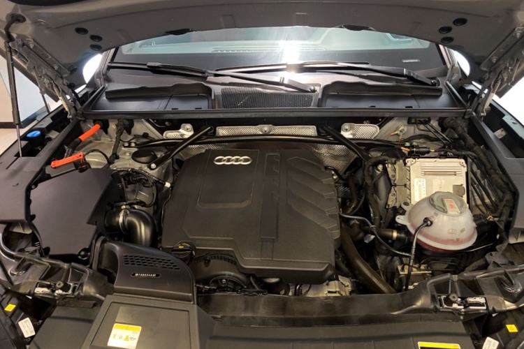 Used Audi Q5L 2024 40 TFSI Luxury Dynamic Edition Engine Bay