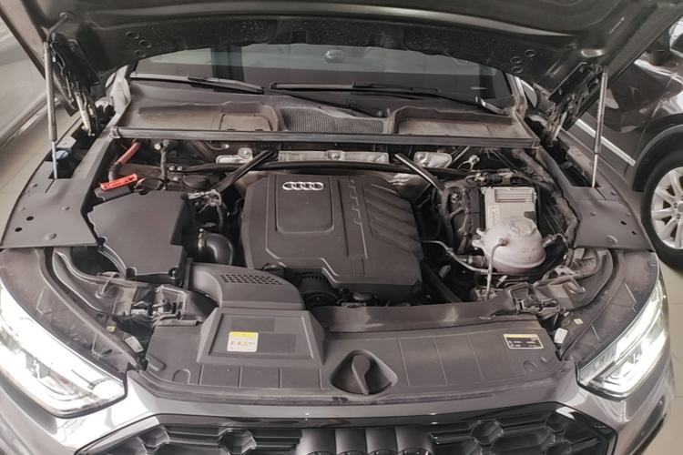 Used Audi Q5L 2024 40 TFSI Luxury Dynamic Edition Engine Bay
