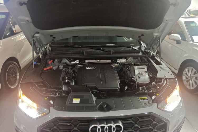 Used Audi Q5L 2024 40 TFSI Luxury Dynamic Edition Engine Bay