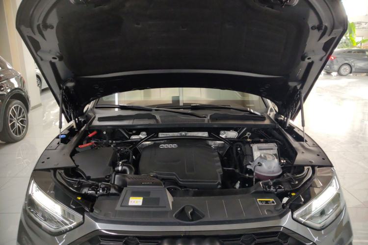 Used Audi Q5L 2024 40 TFSI Luxury Dynamic Edition Engine Bay
