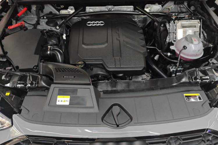 Used Audi Q5L 2024 40 TFSI Luxury Dynamic Edition Engine Bay