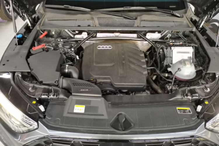 Used Audi Q5L 2024 40 TFSI Luxury Dynamic Edition Engine Bay