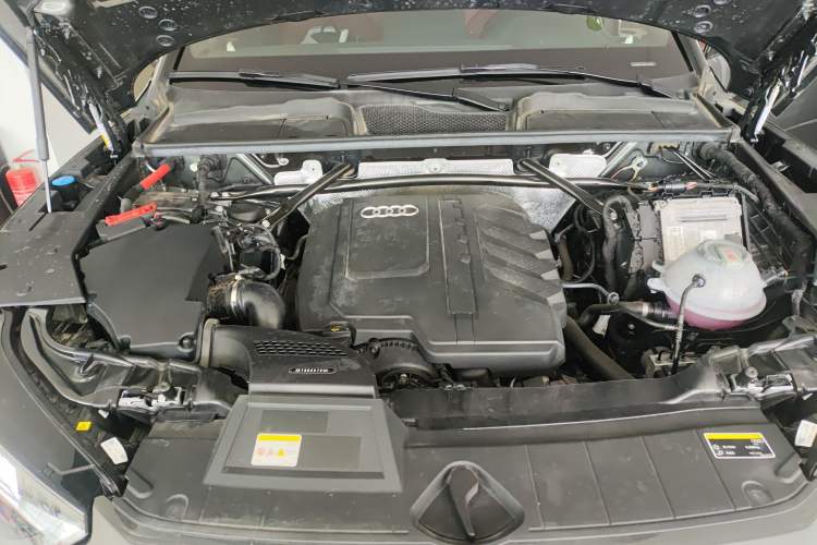 Used Audi Q5L 2024 40 TFSI Fashion Dynamic Model Engine Bay