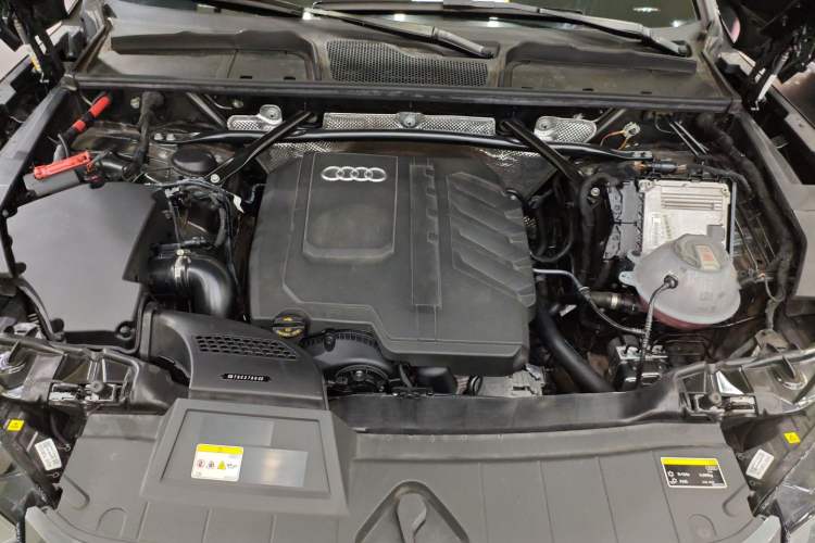 Used Audi Q5L 2024 40 TFSI Luxury Dynamic Edition Engine Bay