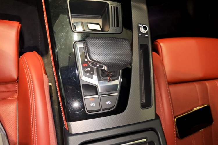 Used Audi Q5L 2024 40 TFSI Luxury Dynamic Edition Gear Lever