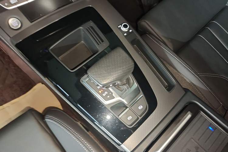 Used Audi Q5L 2024 40 TFSI Luxury Dynamic Edition Gear Lever