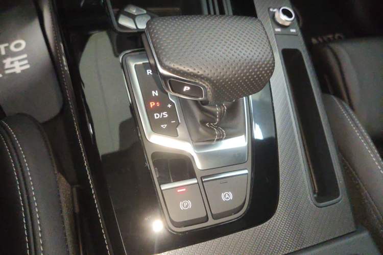 Used Audi Q5L 2024 40 TFSI Luxury Dynamic Edition Gear Lever