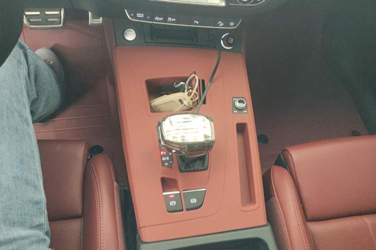Used Audi Q5L 2024 40 TFSI Fashion Dynamic Model Gear Lever