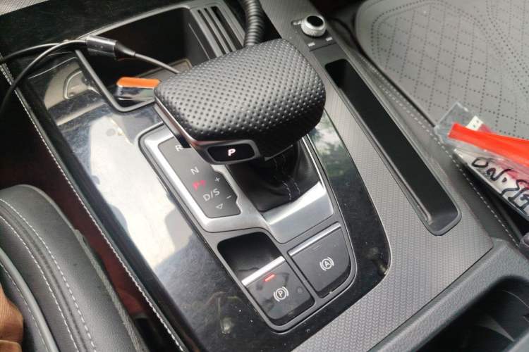 Used Audi Q5L 2024 40 TFSI Luxury Dynamic Edition Gear Lever