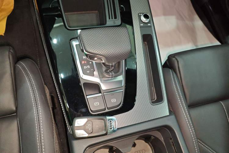 Used Audi Q5L 2024 40 TFSI Luxury Dynamic Edition Gear Lever