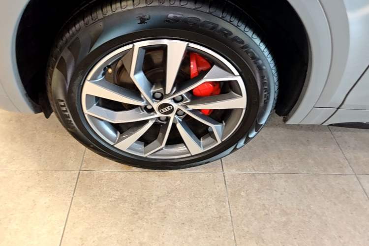 Used Audi Q5L 2024 40 TFSI Luxury Dynamic Edition Left Front Wheel Hub