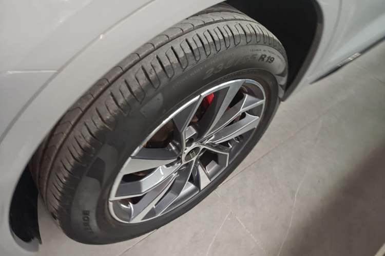 Used Audi Q5L 2024 40 TFSI Luxury Dynamic Edition Left Front Wheel Hub
