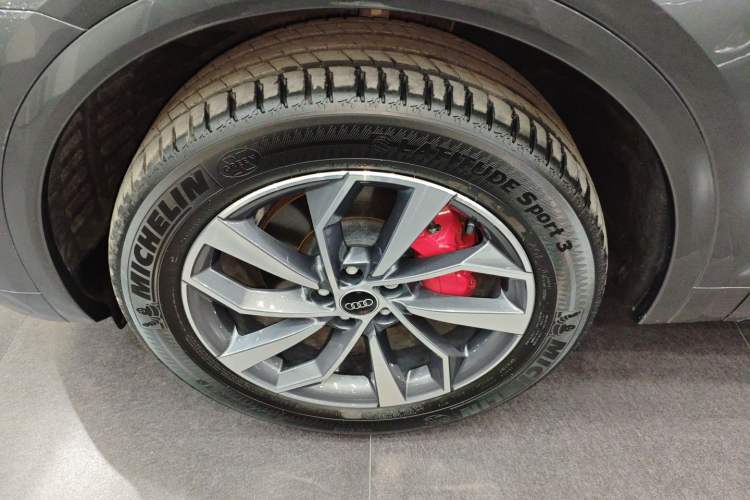 Used Audi Q5L 2024 40 TFSI Luxury Dynamic Edition Left Front Wheel Hub