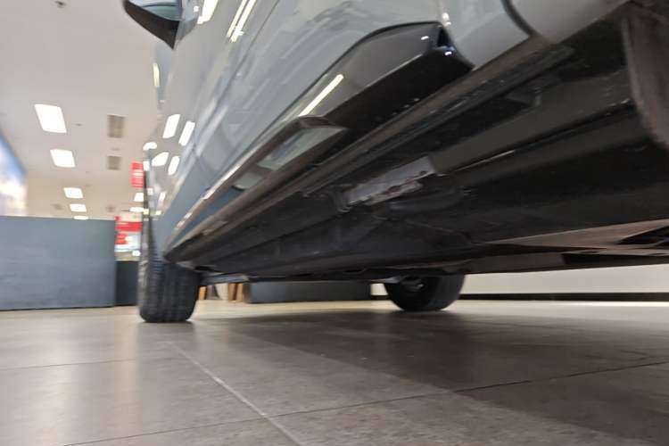 Used Audi Q5L 2024 40 TFSI Luxury Dynamic Edition Left Side Sill