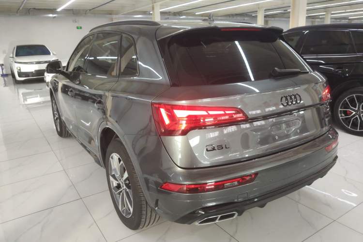 Used Audi Q5L 2024 40 TFSI Luxury Dynamic Edition Rear Left 45 Deg