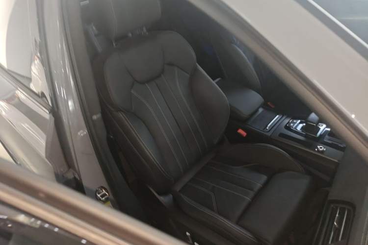 Used Audi Q5L 2024 40 TFSI Luxury Dynamic Edition Right Front Seat