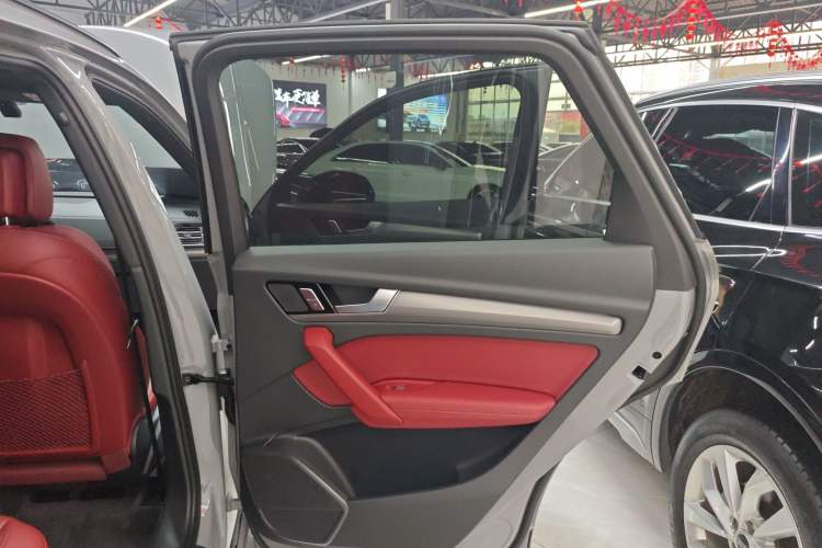 Used Audi Q5L 2024 40 TFSI Luxury Dynamic Edition Right Rear Door Interior