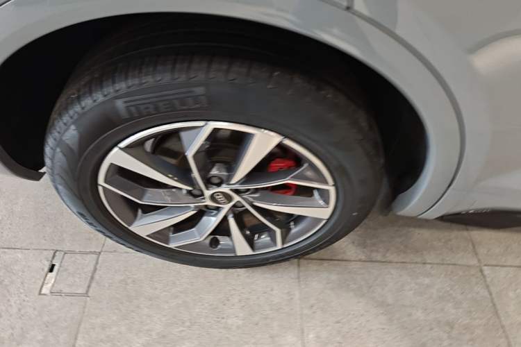 Used Audi Q5L 2024 40 TFSI Luxury Dynamic Edition Right Rear Wheel Hub
