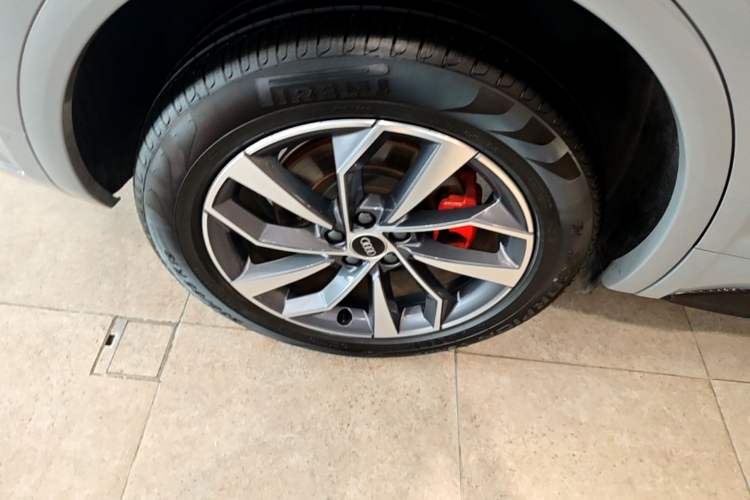 Used Audi Q5L 2024 40 TFSI Luxury Dynamic Edition Right Rear Wheel Hub