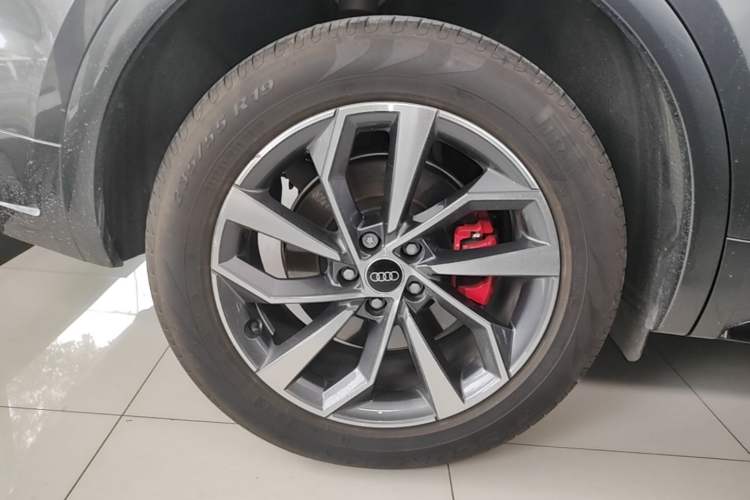 Used Audi Q5L 2024 40 TFSI Luxury Dynamic Edition Right Rear Wheel Hub