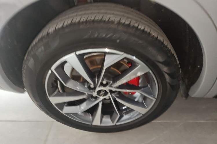 Used Audi Q5L 2024 40 TFSI Luxury Dynamic Edition Right Rear Wheel Hub