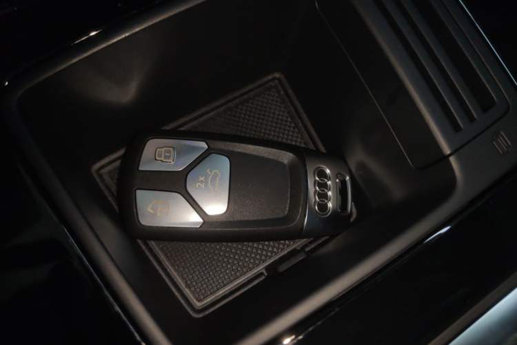 Used Audi Q5L 2024 40 TFSI Luxury Dynamic Edition Vehicle Key