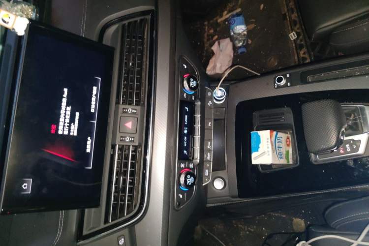 Used Audi Q5L 2024 40 TFSI Luxury Dynamic Edition Audio And AC Panel