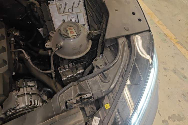 Used Audi Q5L 2024 45 TFSI Luxury Dynamic Model Engine Bay Left