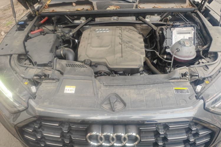 Used Audi Q5L 2024 40 TFSI Luxury Dynamic Edition Engine Bay