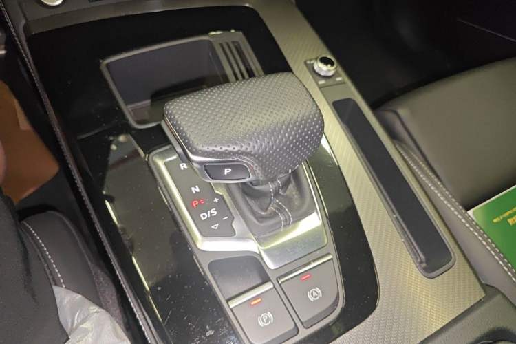 Used Audi Q5L 2024 45 TFSI Luxury Dynamic Model Gear Lever