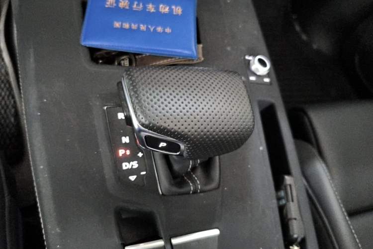 Used Audi Q5L 2024 40 TFSI Fashion Dynamic Model Gear Lever
