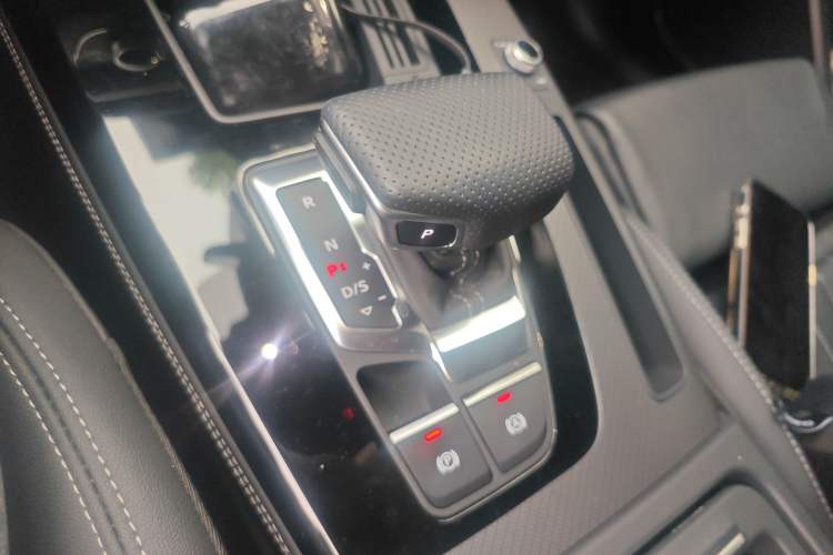 Used Audi Q5L 2024 40 TFSI Luxury Dynamic Edition Gear Lever
