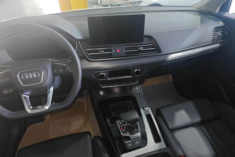 Used Audi Q5L 2024 40 TFSI Fashion Dynamic Model Audio And AC Panel