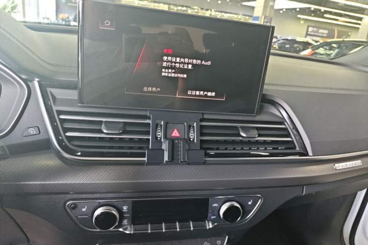 Used Audi Q5L 2024 40 TFSI Luxury Dynamic Edition Audio And AC Panel