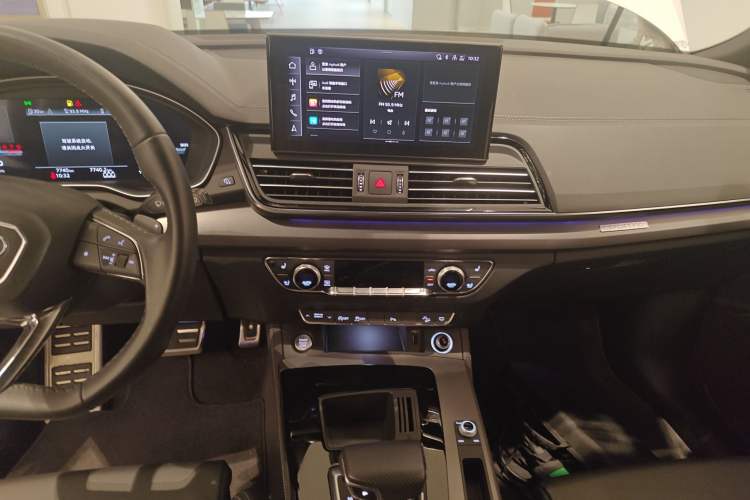 Used Audi Q5L 2024 40 TFSI Luxury Dynamic Edition Audio And AC Panel