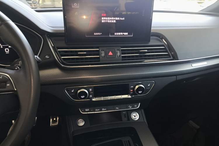 Used Audi Q5L 2024 40 TFSI Luxury Dynamic Edition Audio And AC Panel