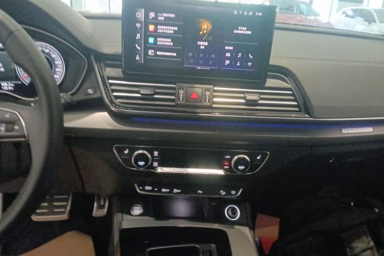 Used Audi Q5L 2024 40 TFSI Luxury Dynamic Edition Audio And AC Panel