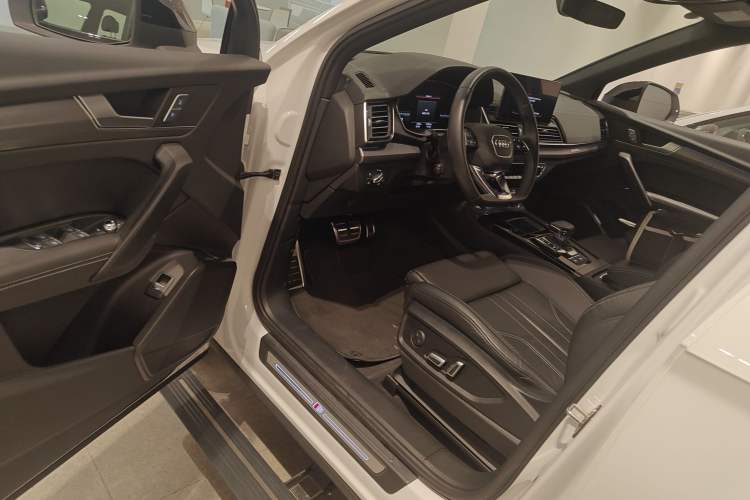 Used Audi Q5L 2024 40 TFSI Luxury Dynamic Edition Driver Seat