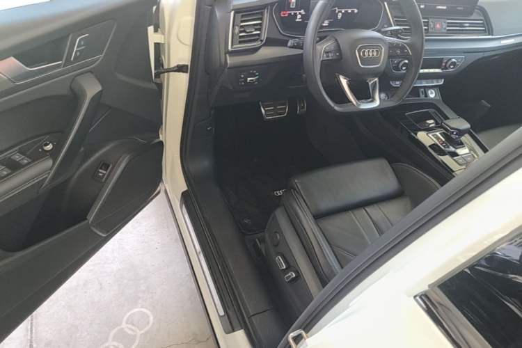 Used Audi Q5L 2024 40 TFSI Luxury Dynamic Edition Driver Seat